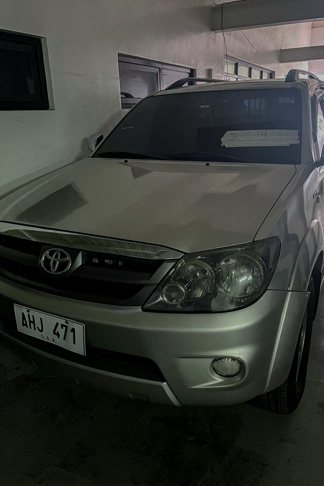 The vehicle used by the suspects in the foiled robbery attempt in Quezon City, a Toyota Fortuner with plate number AHJ-471, recovered by police at the scene. The same vehicle was reportedly used in a previous robbery.